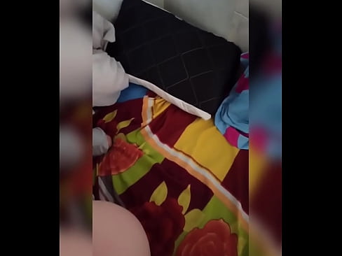 ❤️ השותפה שלי נשארת לבד בבית כי בעלה יוצא לחופשה ואני מנצלת את ההזדמנות לזיין אותה ולמלא לה את התחת בחלב ❤❌ פורנו איכותי אצלנו ﹏